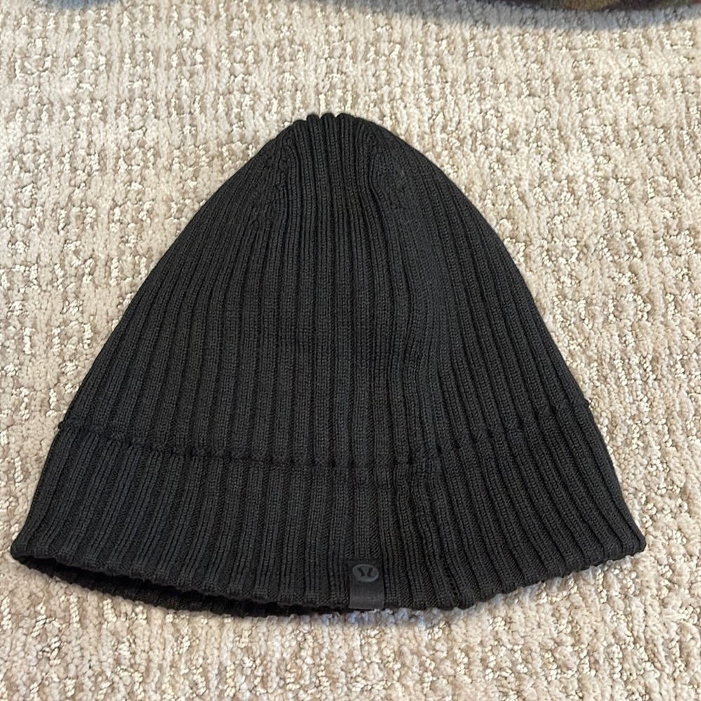 Lululemon black beanie